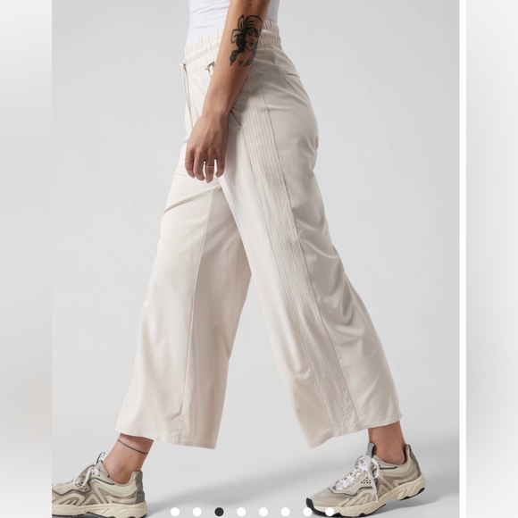 Athleta Pants - Like New Athleta Avenue Wide Leg Crop Pants